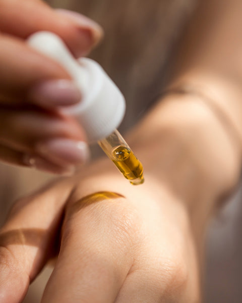 How to Evaluate and Use Retinol Serum in Your Skincare Line