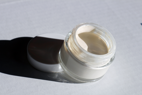 A Spirulina-infused Cream Mask